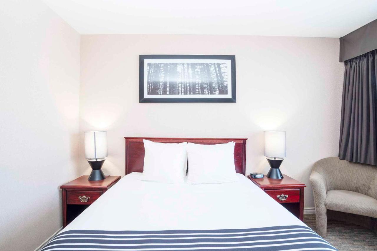 Sandman Inn Smithers Ngoại thất bức ảnh